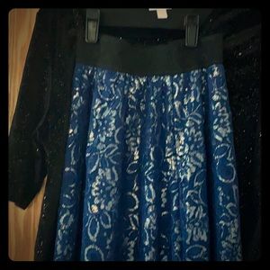 LuLaRoe Elegant Lucy Skirt Blue & Silver Floral Lace w/ Black Waistband EUC💙🩶